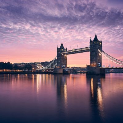 skyline-of-london-tower-bridge-against-cityscape-at-colorful-sunrise_t20_LzBNdZ